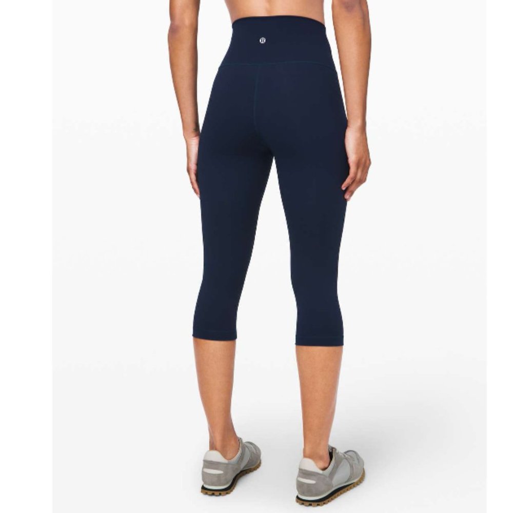 Lululemon Wunder Under Hi-Rise 1/2 Tight Size 4